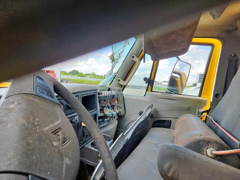 2013 International 4000 4300-Trucks