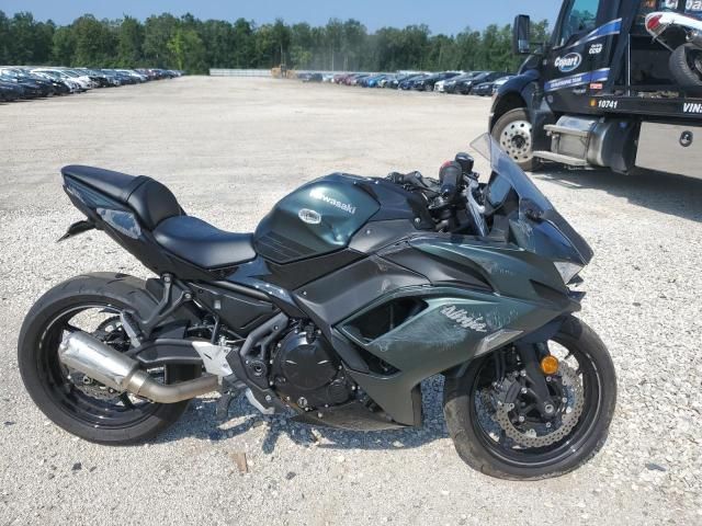 2025 Kawasaki EX650 P