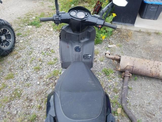 2018 Aprilia SR Motard