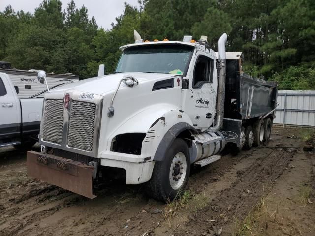 2020 Kenworth T880 Dump Truck