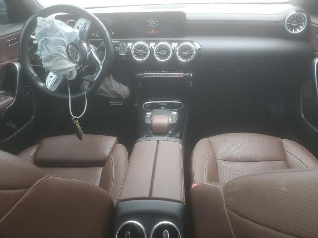 2022 Mercedes-Benz A 220