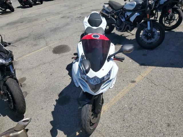 2016 Suzuki GSX-R1000