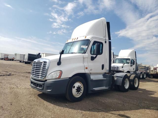 2015 Freightliner Cascadia 125 Semi Truck