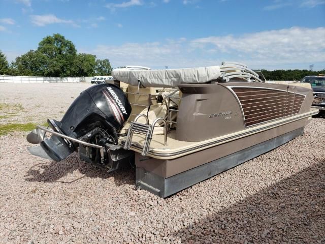 2014 Larson Boat