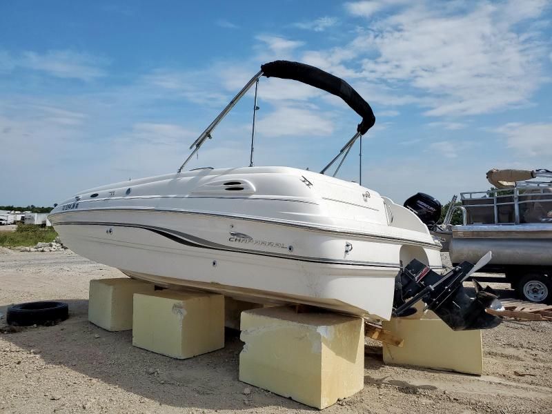 2001 Chaparral Boat