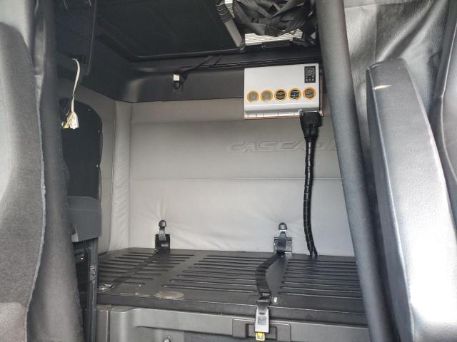 2020 Freigliner 2020 Freightliner Cascadia 126 Semi Truck