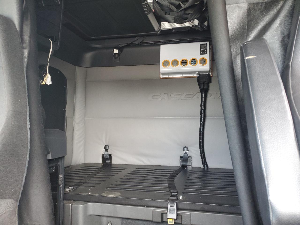 2020 Freigliner 2020 Freightliner Cascadia 126 Semi Truck