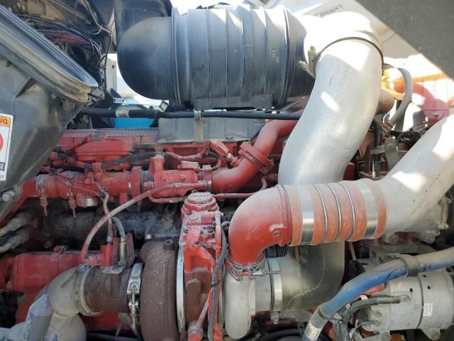 2015 Kenworth T660 Semi Truck