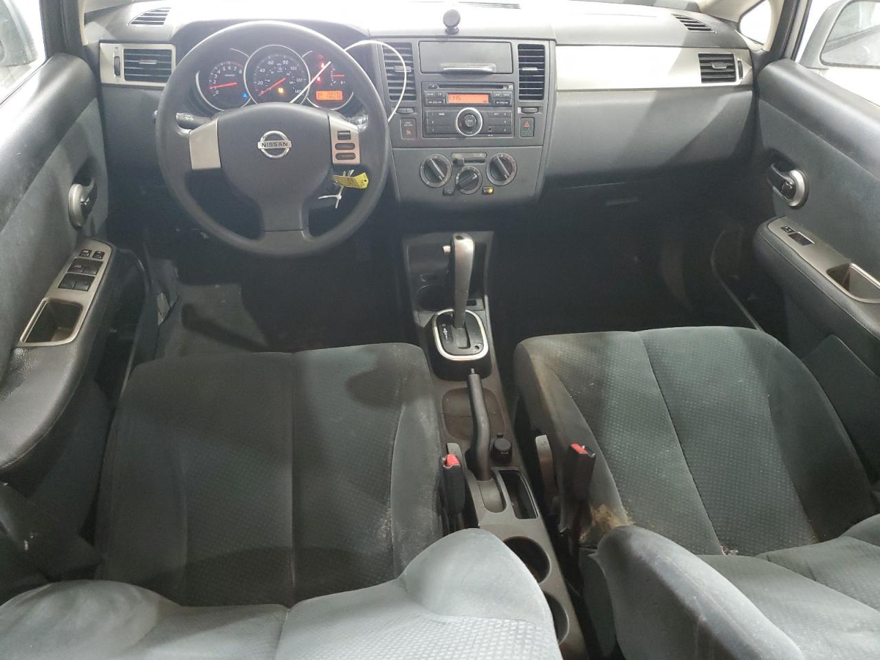 2010 Niss Versa s