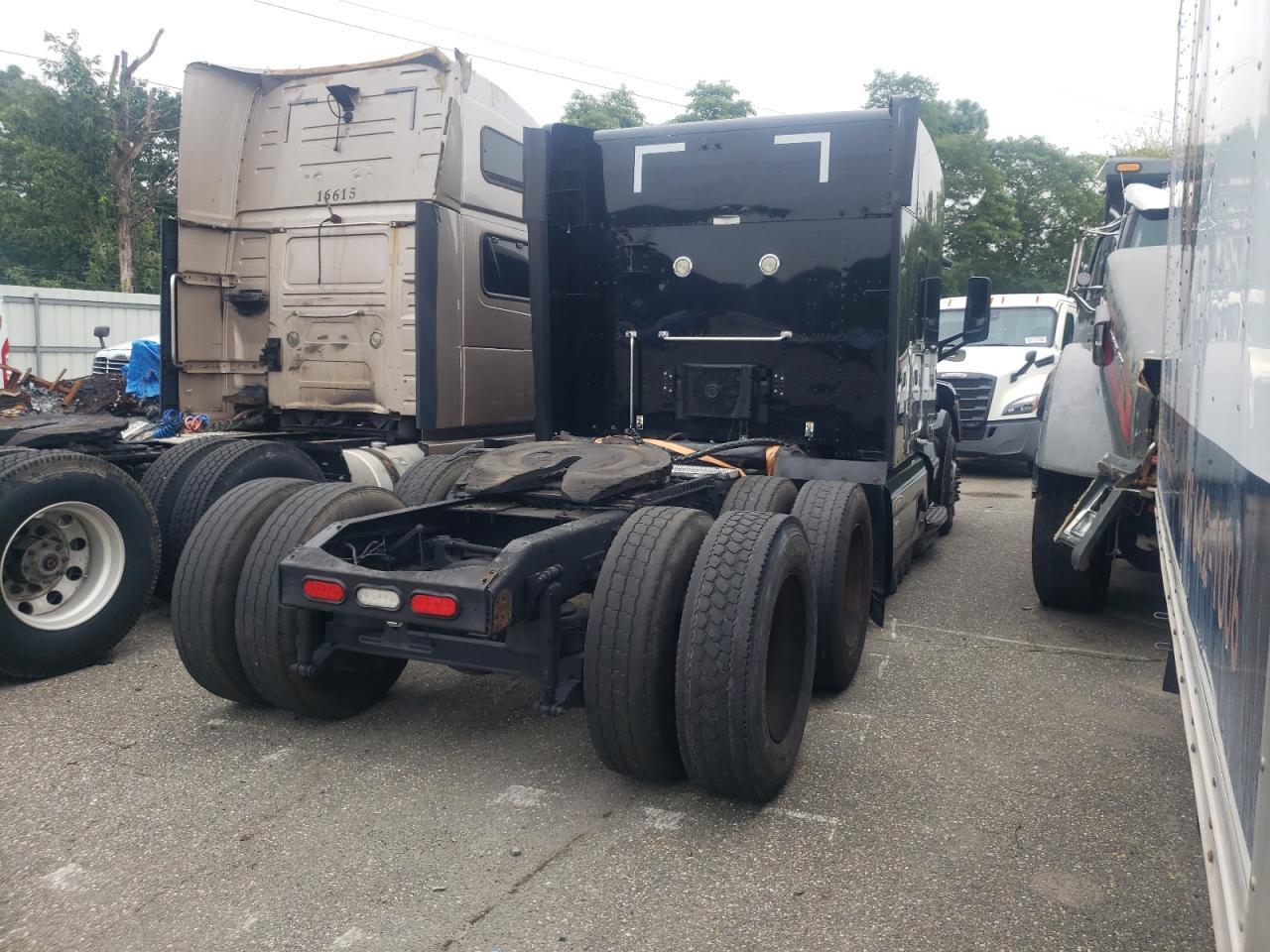2019 Peterbilt 579 Semi Truck