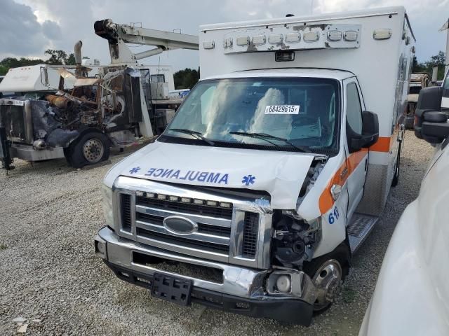 2016 Ford Econoline E450 Super Duty Cutaway Van