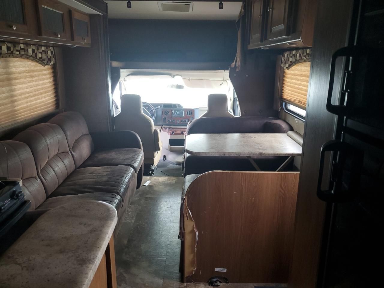 2015 Ford Econoline E450 Super Duty Cutaway Van