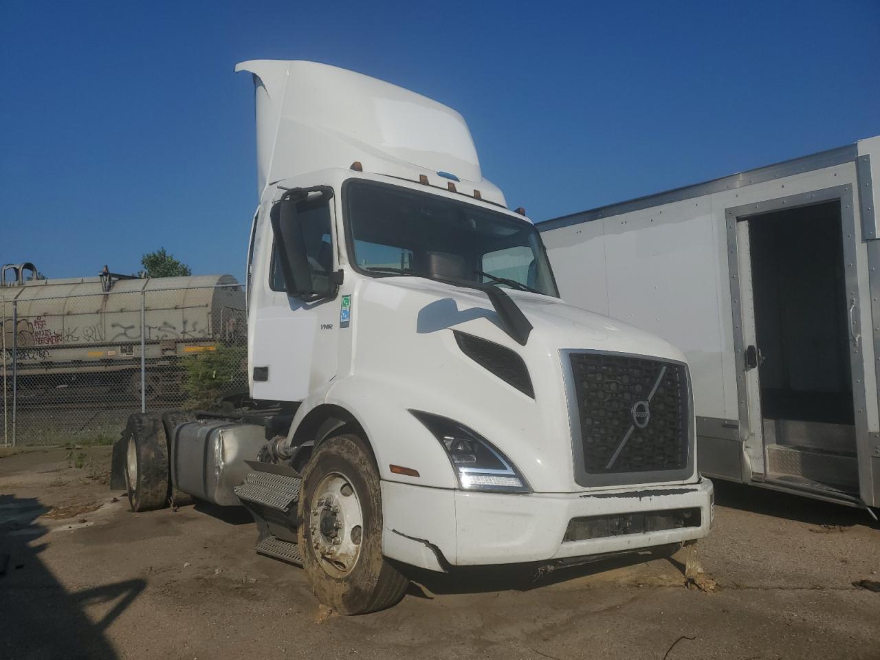 2022 Volvo VNR Semi Truck