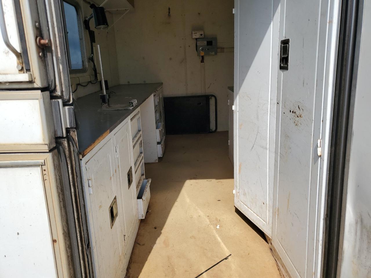 2000 Featherlite 2001 Featherlite Fiber Optic Splicing Trailer