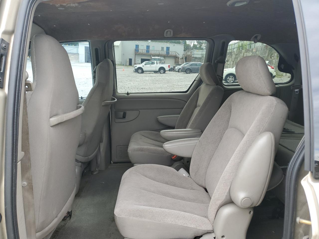 2003 Chrysler Voyager lx
