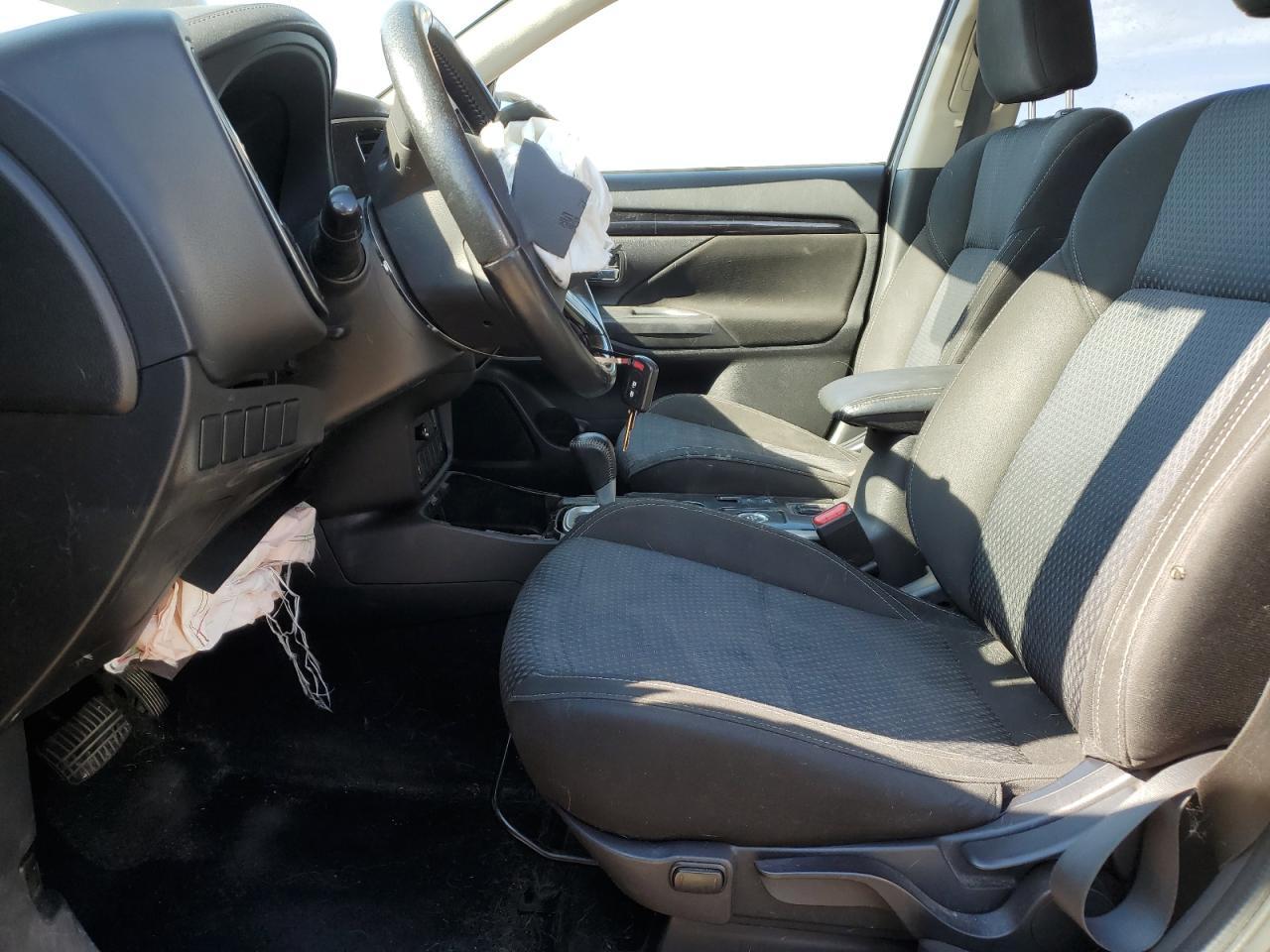 2020 Mitsubishi Outlander es