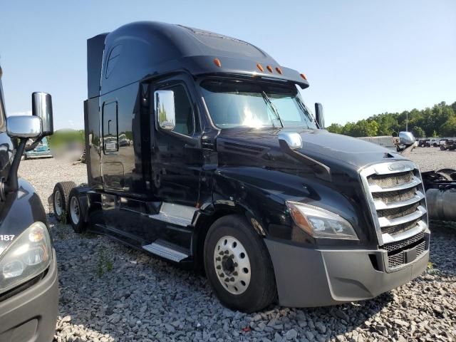 2018 Freightliner Cascadia 126 Semi Truck