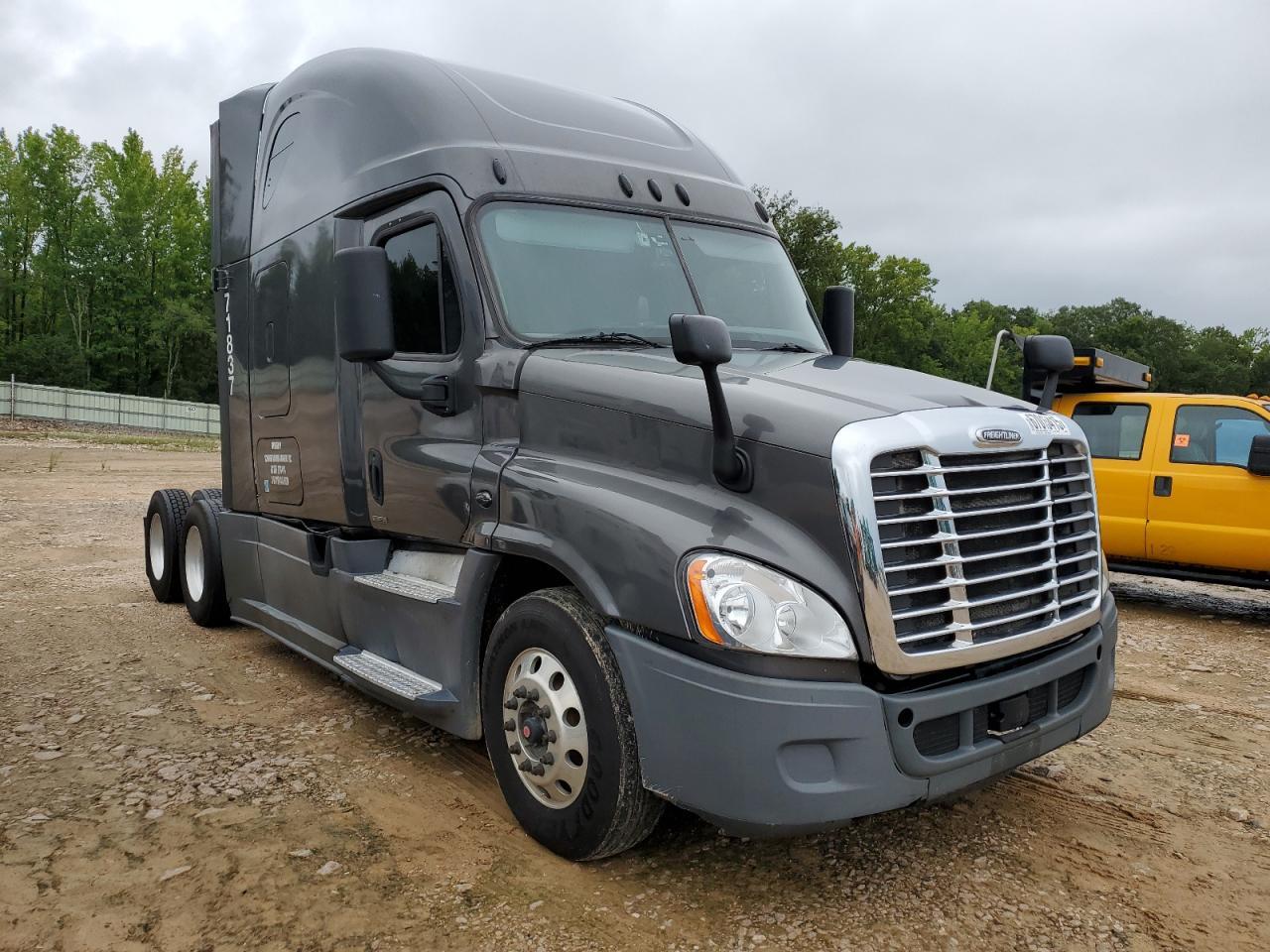2018 Freightliner Cascadia 125 Semi Truck