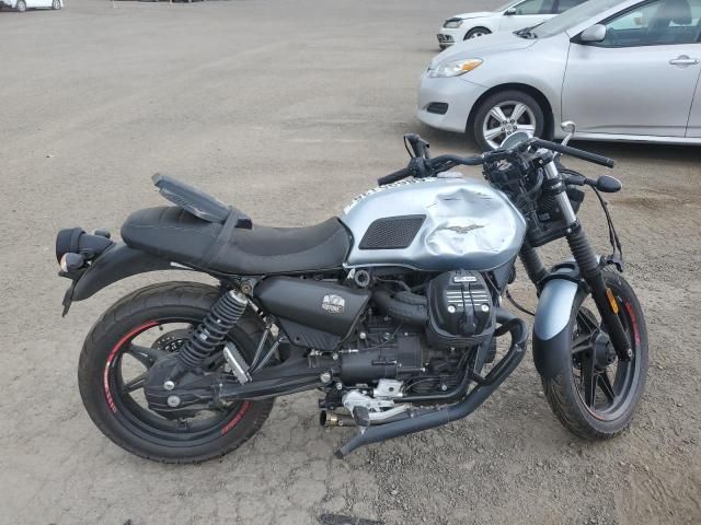 2021 Moto Guzzi V7 Stone