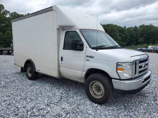 2018 Ford Econoline E350 Super Duty Cutaway Van