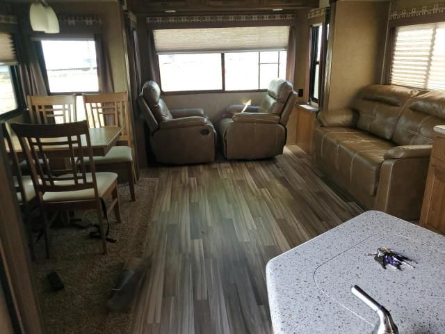 2016 Palomino Sabre-RVS Camper