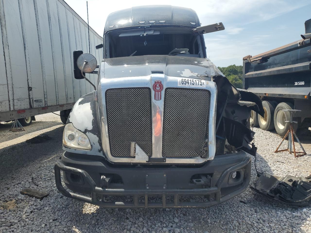 2019 Kenworth T680 Semi Truck