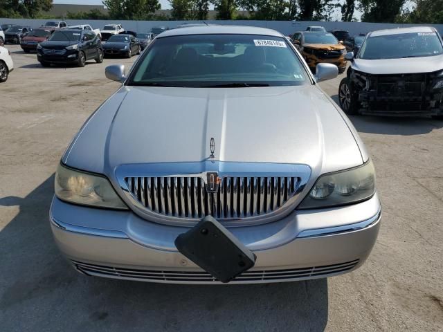 2003 Lincoln Town Car Signature