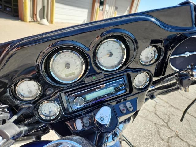 2011 Harley-Davidson Flhx