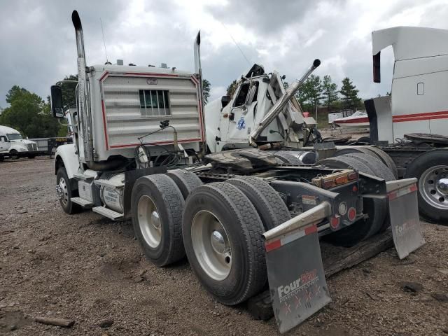 2022 Freightliner 122SD Semi Truck