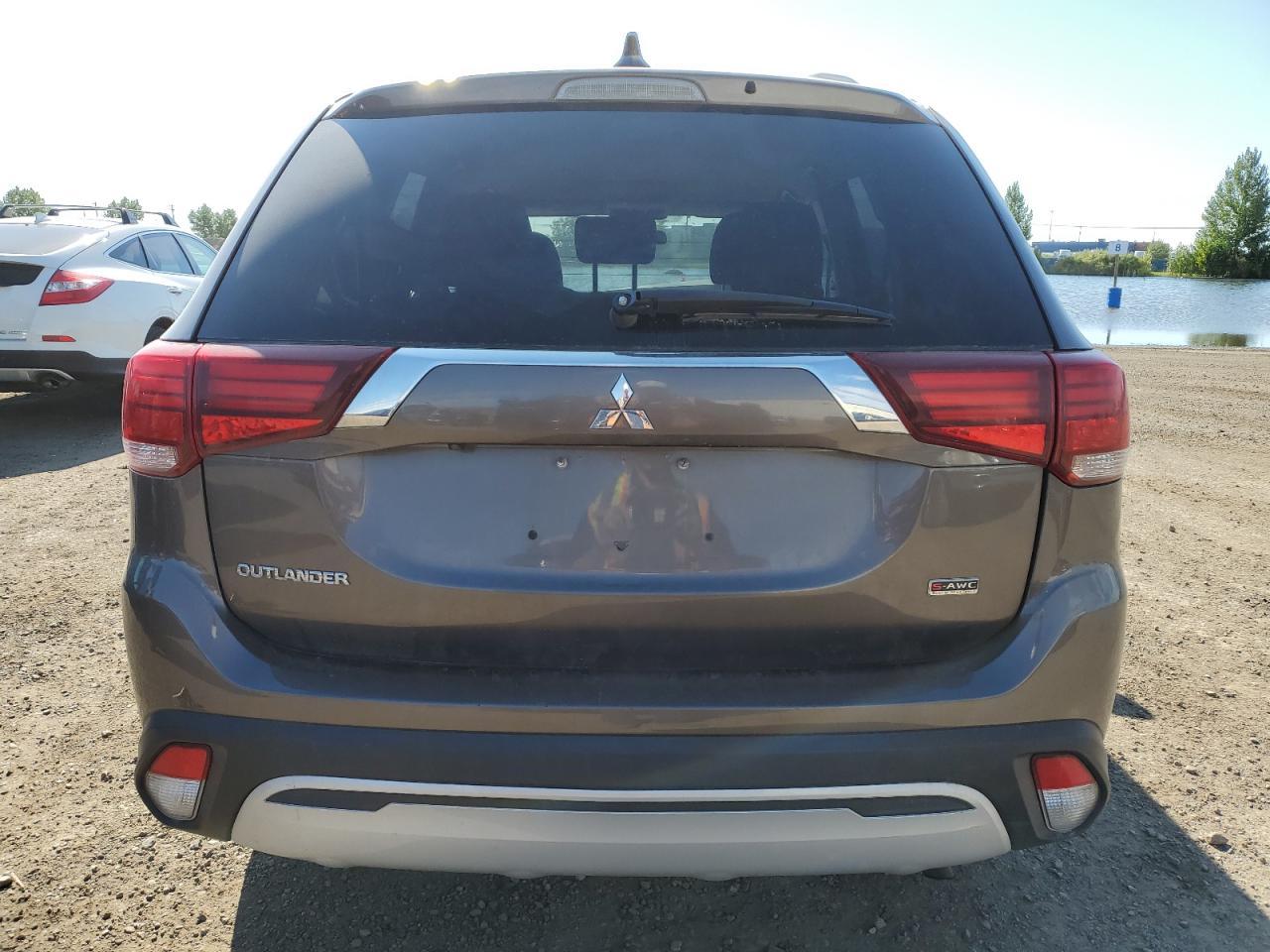 2020 Mitsubishi Outlander es