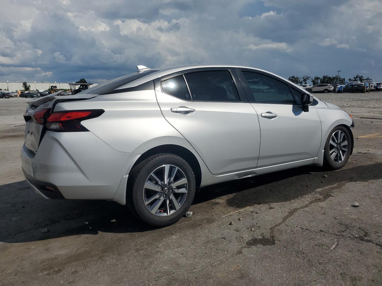 2020 Nissan Versa sv