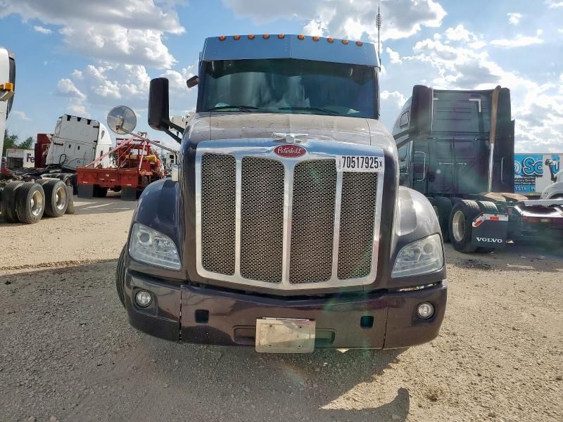 2014 Peterbilt 579 Semi Truck