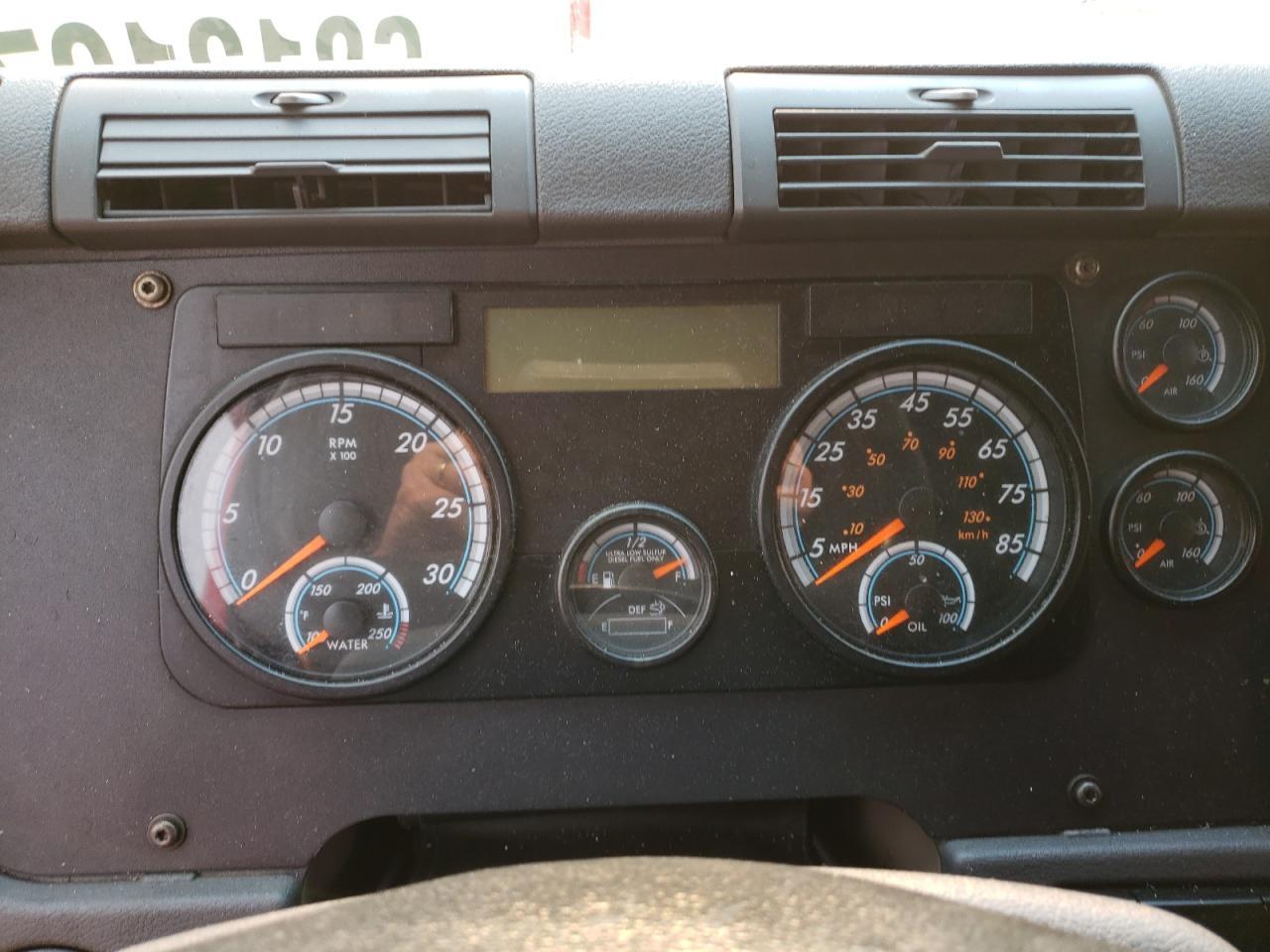 2015 Freightliner Cascadia 125 Semi Truck
