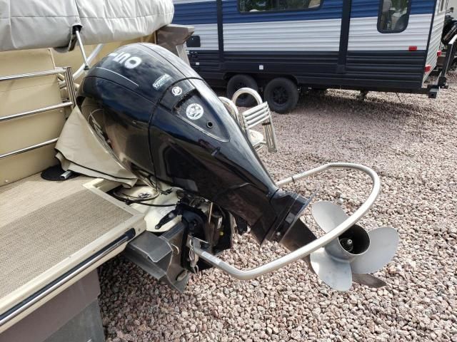2014 Larson Boat
