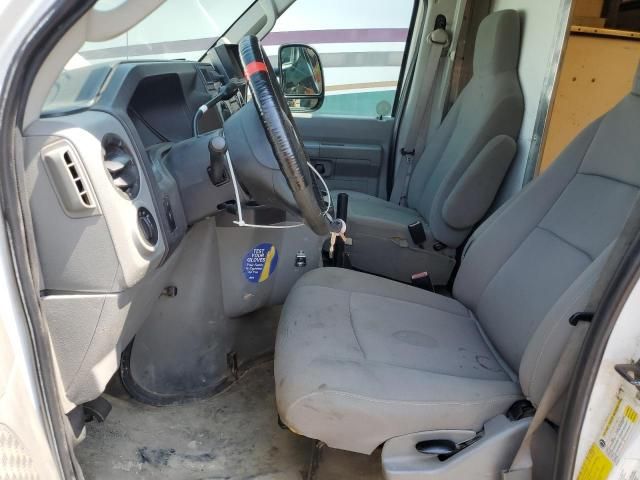 2012 Ford Econoline E450 Super Duty Cutaway Van