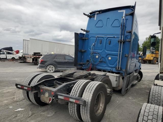 2019 Freightliner Cascadia 126 Semi Truck