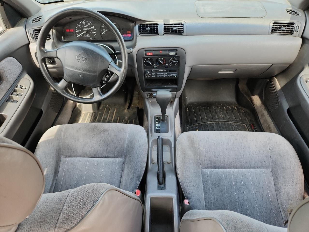 1997 Nissan Sentra xe