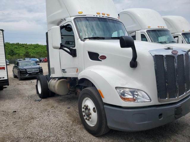 2016 Peterbilt Tractor 2016 Peterbilt 579 Semi Truck