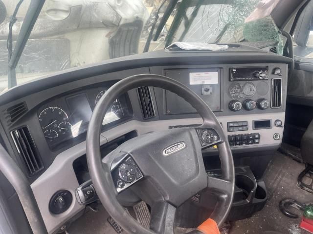 2020 Freightliner Cascadia 1-Trucks