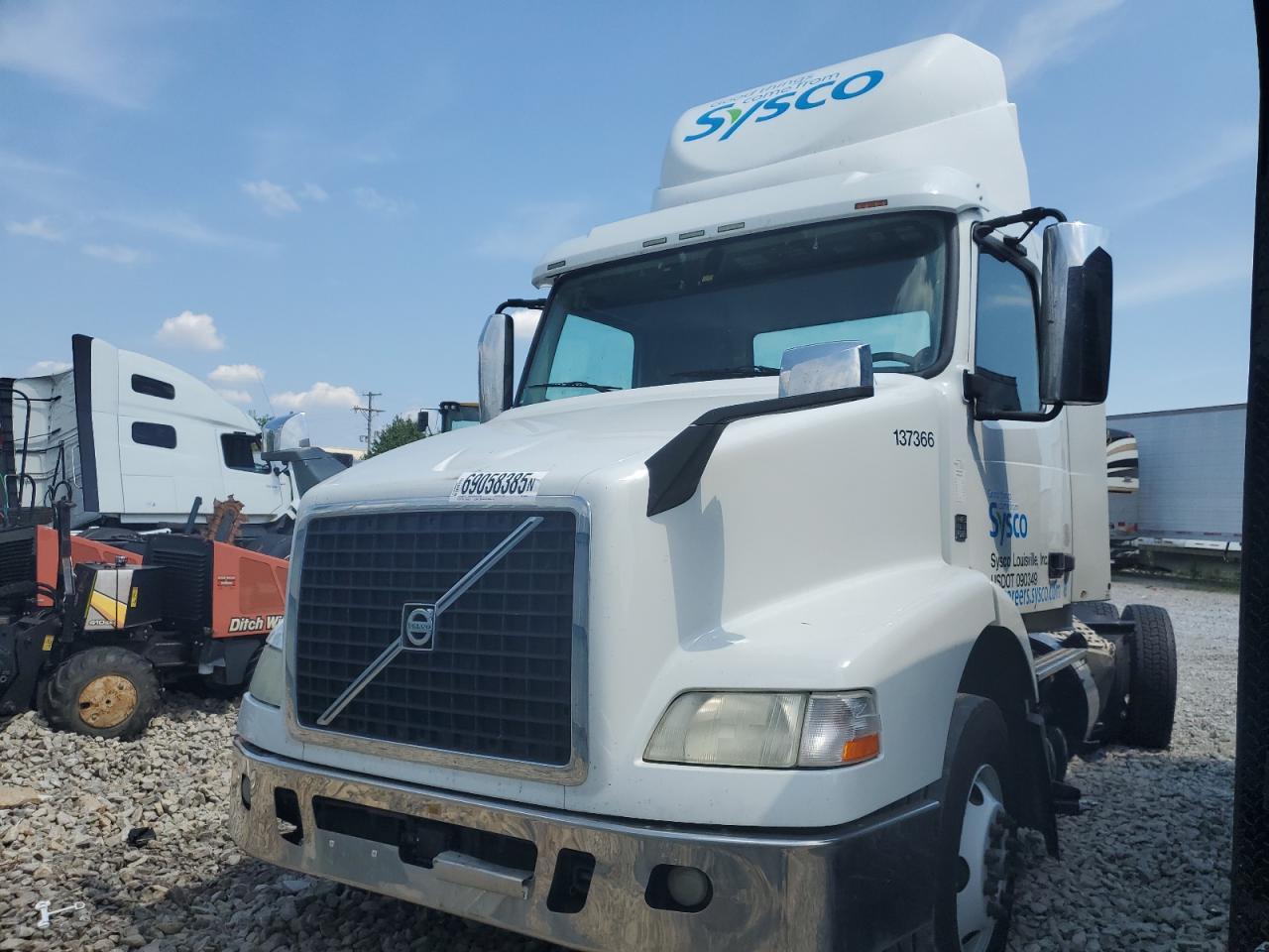 2018 Volvo VN VNM-Semi Truck