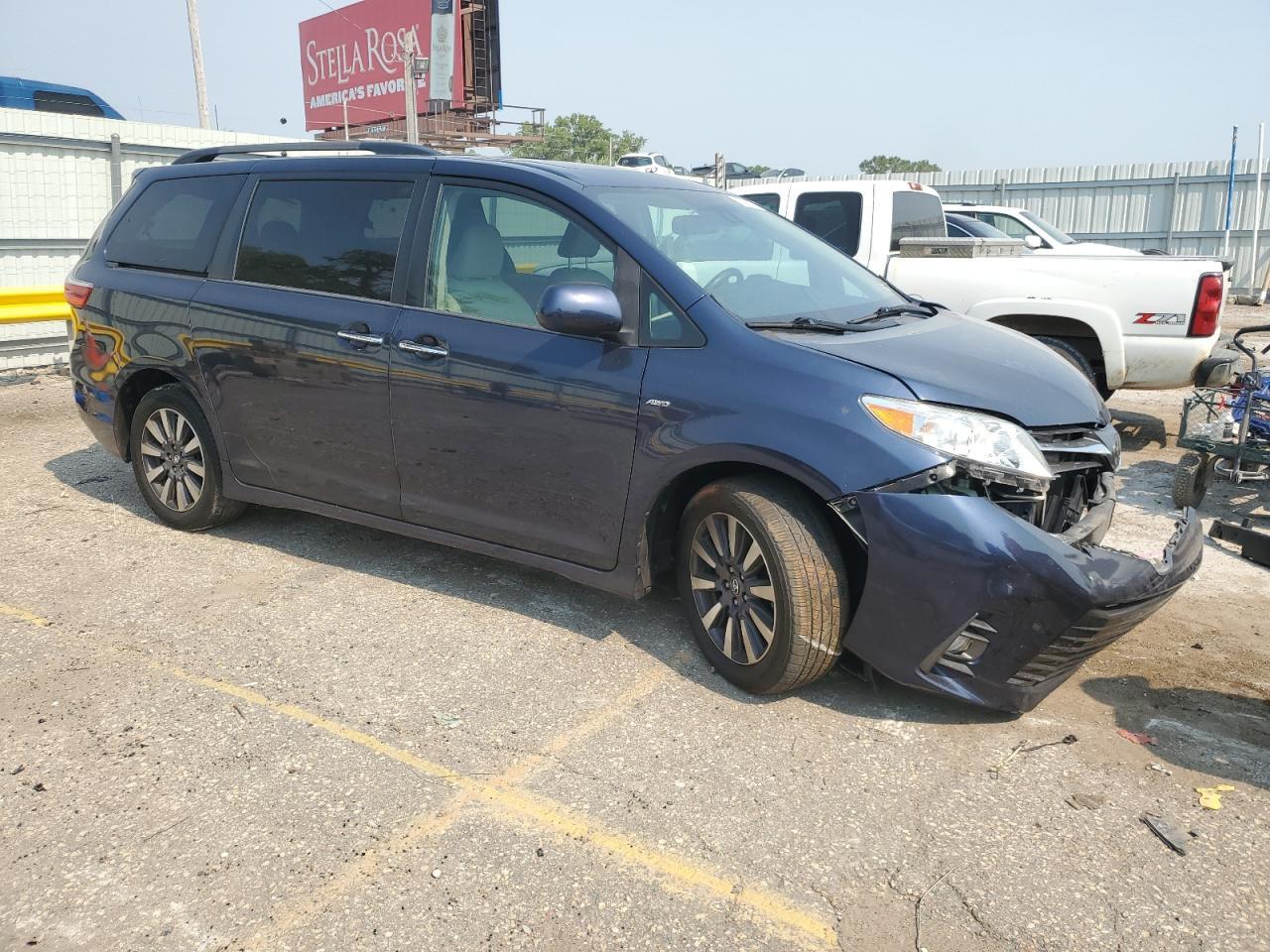2018 Toyota Sienna xle