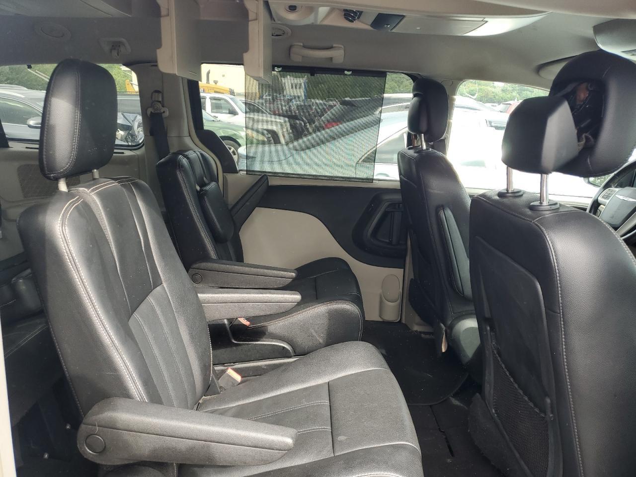 2012 Chrysler Town & Country Touring