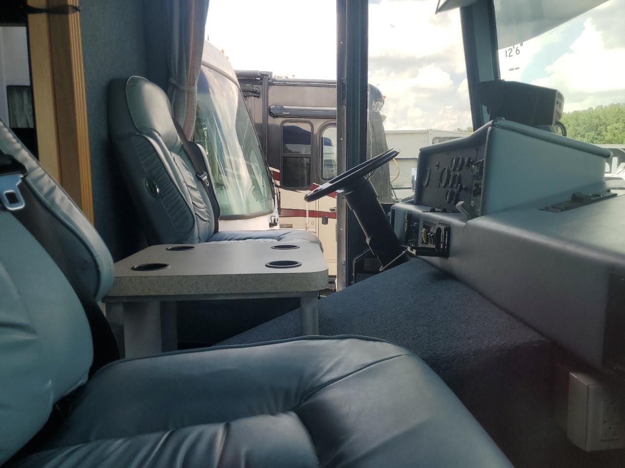 1999 Spartan Motors 1999 Spartan Mobile Medical Bus