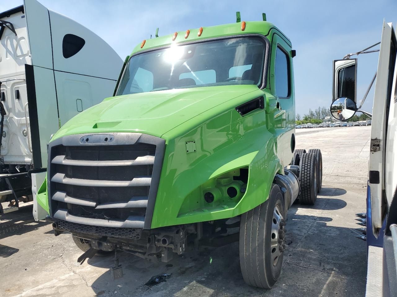 2021 Freightliner Cascadia 116 Semi Truck