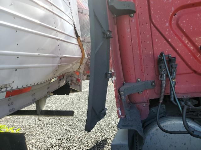 2020 Freightliner Cascadia 126 Semi Truck