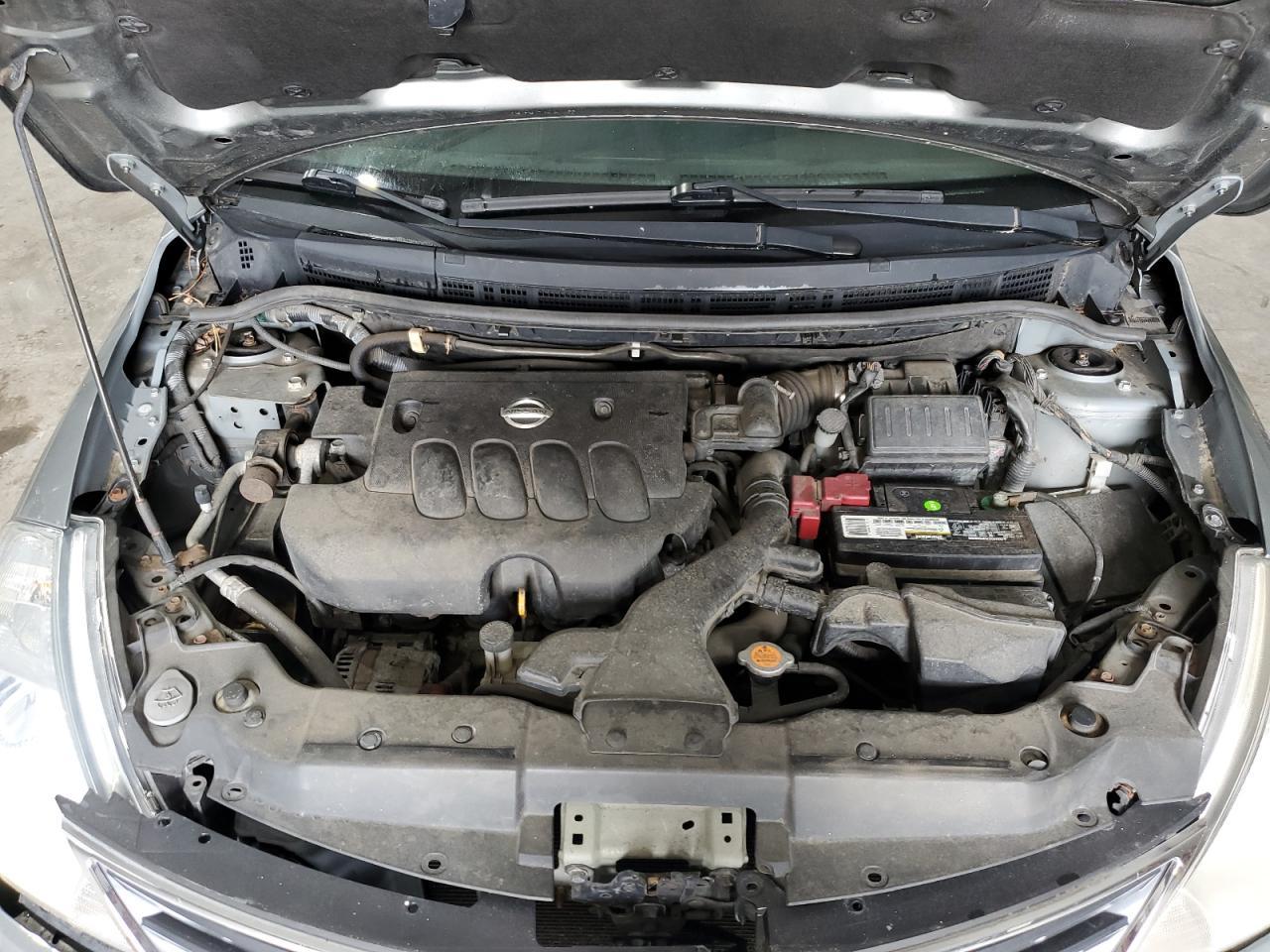 2010 Niss Versa s