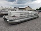 2001 Matu 2001 Manitou Pontoon Legacy