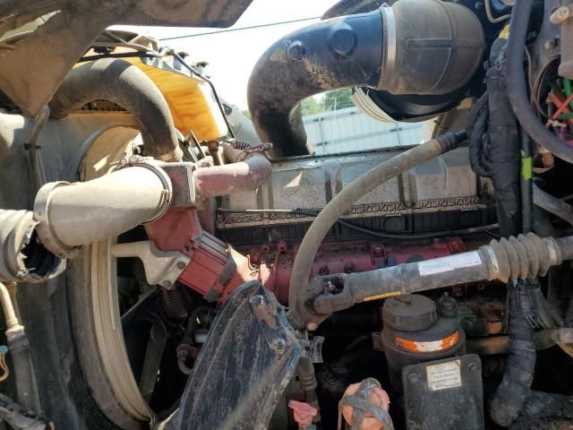 2015 Mack CHU613 Semi Truck