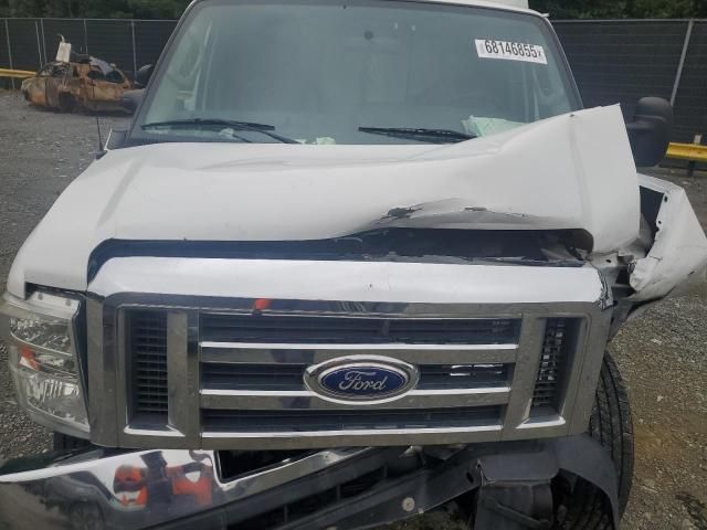 2015 Ford Econoline E350 Super Duty Cutaway Van