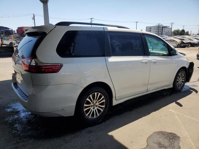 2018 Toyota Sienna XLE